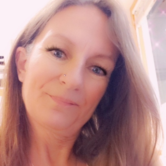 Meet your Posher, Sandra - Picture 2 of 2